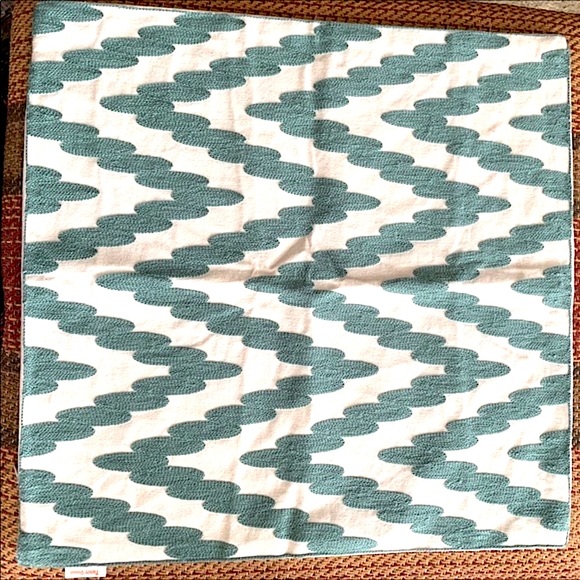 Fancy Queen Modern Embroidered Throw Pillow Covers Set of 4 17.5” x 17.5” New - Picture 4 of 15